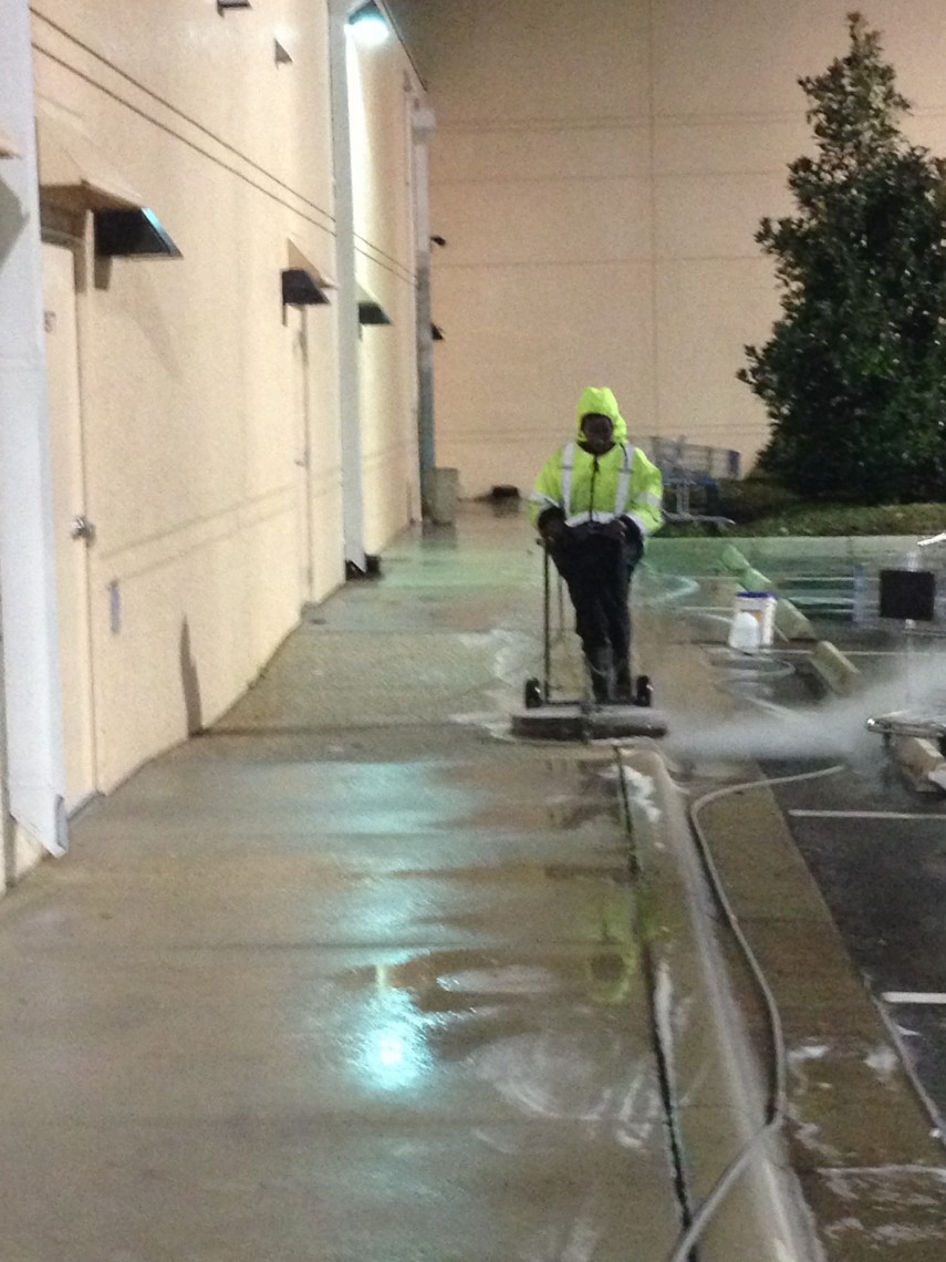 pressure washing sidewalks in Orlando