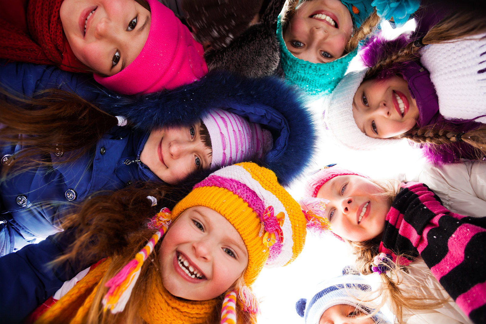 The outside temperature does not affect head lice or their ability to spread to others.